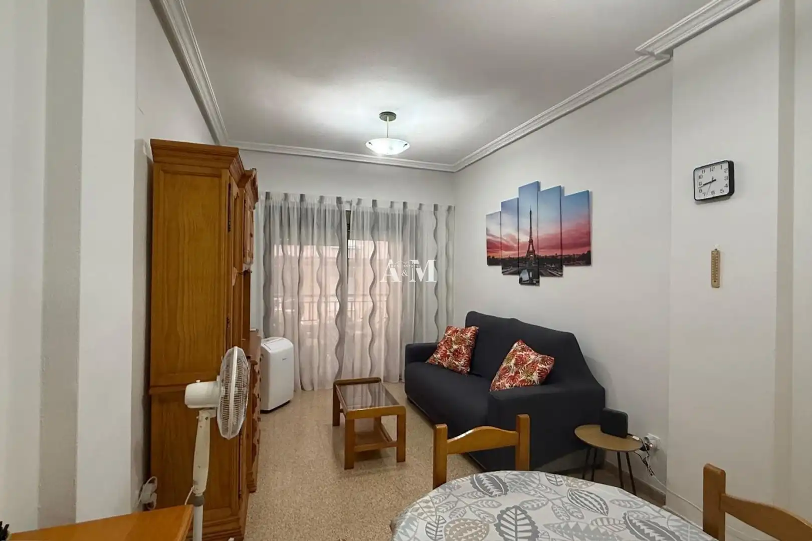 Sala d'estar de Pis de lloguer en Guardamar del Segura amb Moblat, Rentadora i Balcó