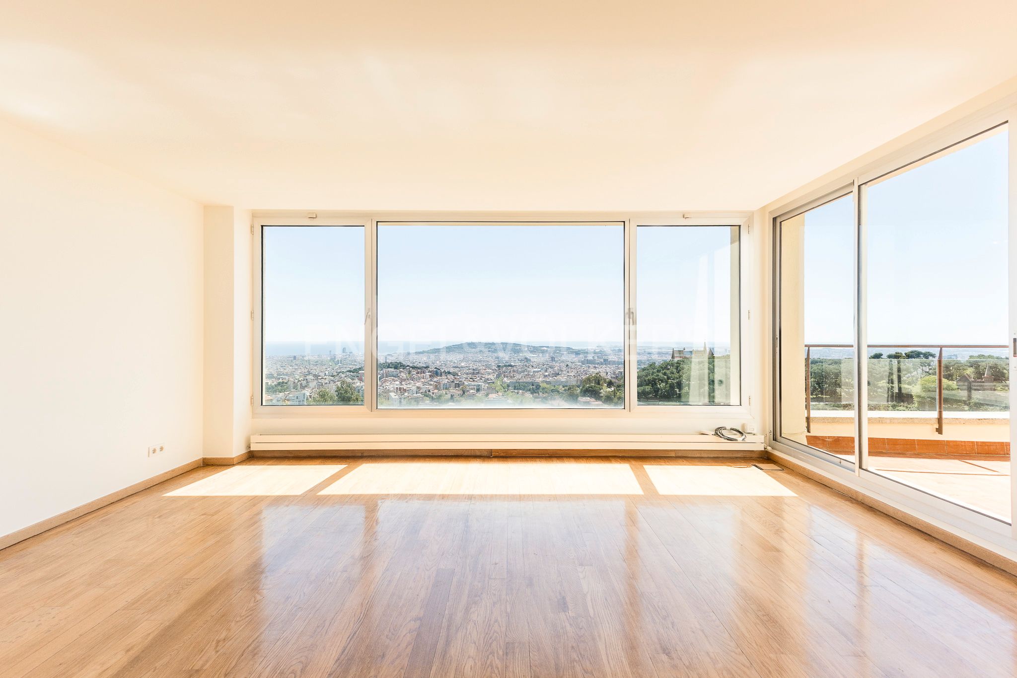 Dormitori de Casa o xalet en venda en  Barcelona Capital amb Aire condicionat, Calefacció i Jardí privat