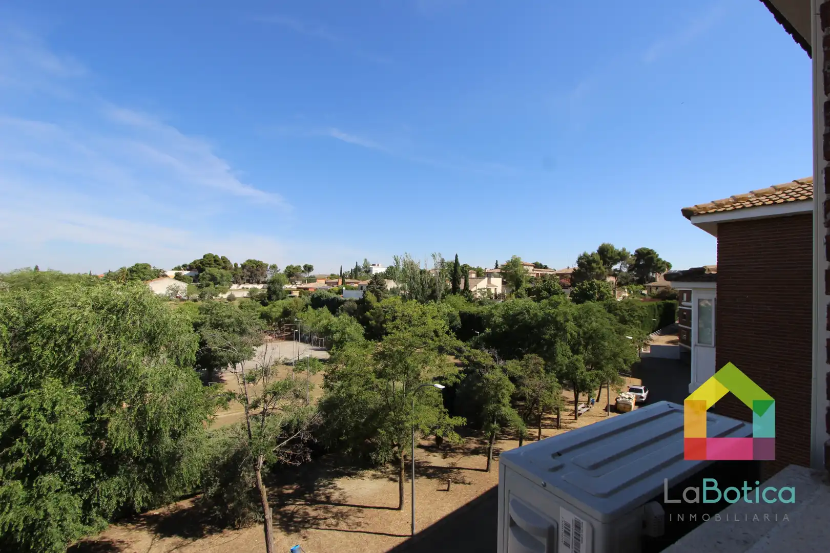 Vista exterior de Piso en venta en Olías del Rey con Aire acondicionado, Calefacción y Terraza