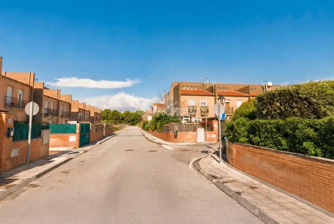 Casa bifamiliare in vendita a Yebes - Pueblo