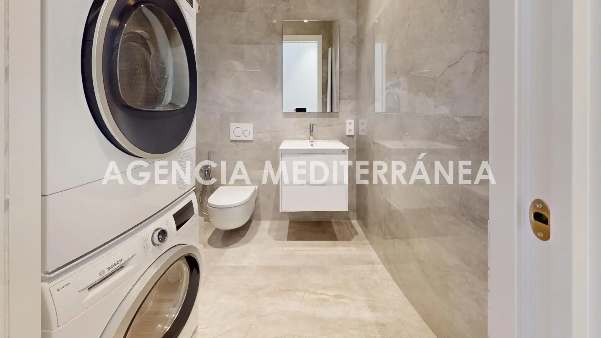 Baño de Piso en venta en Valencia con Aire acondicionado, Calefacción y Terraza
