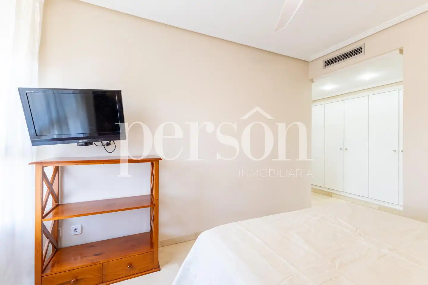 Bedroom of Flat for rent in Valencia  with Air Conditioner, Heating and Private garden