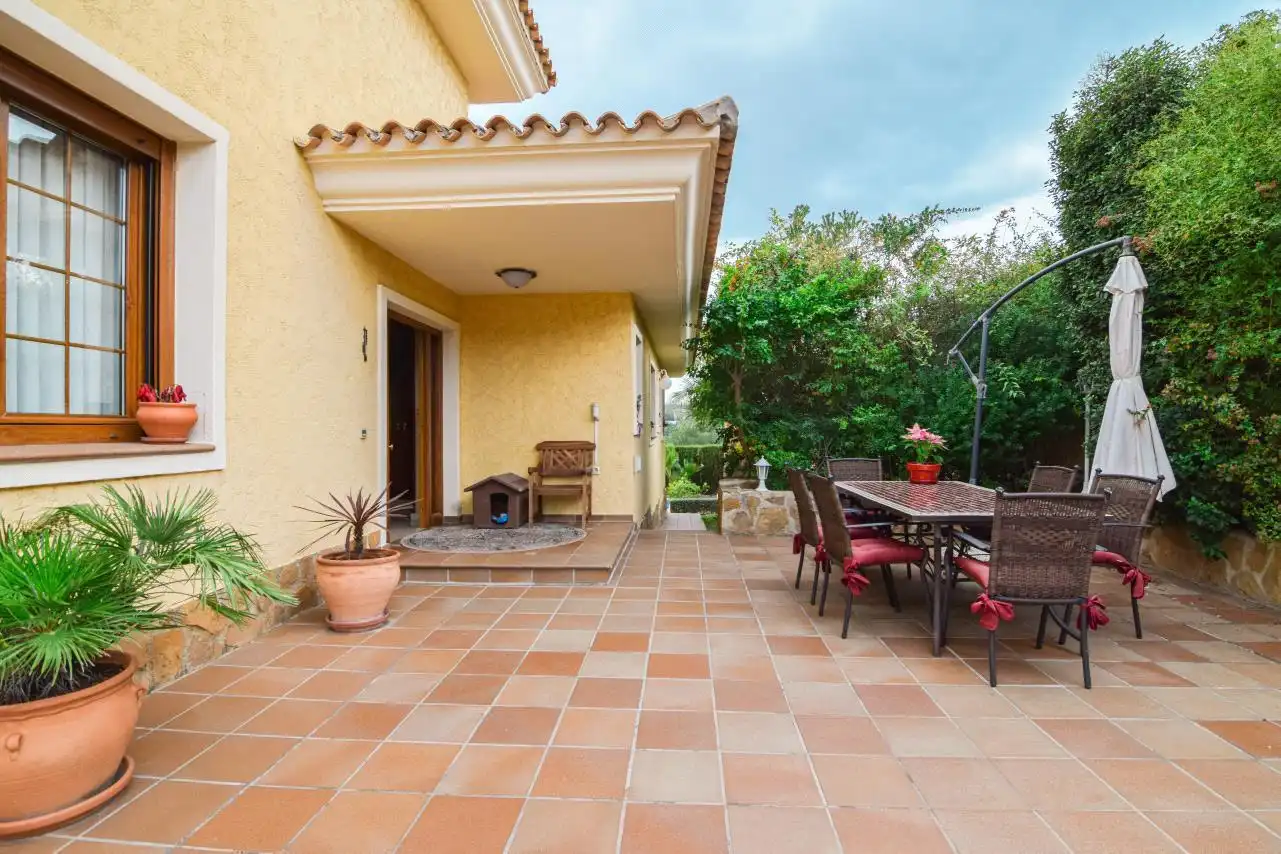 Garden of Houses for sale in La Nucia  with Air Conditioner, Heating and Swimming Pool