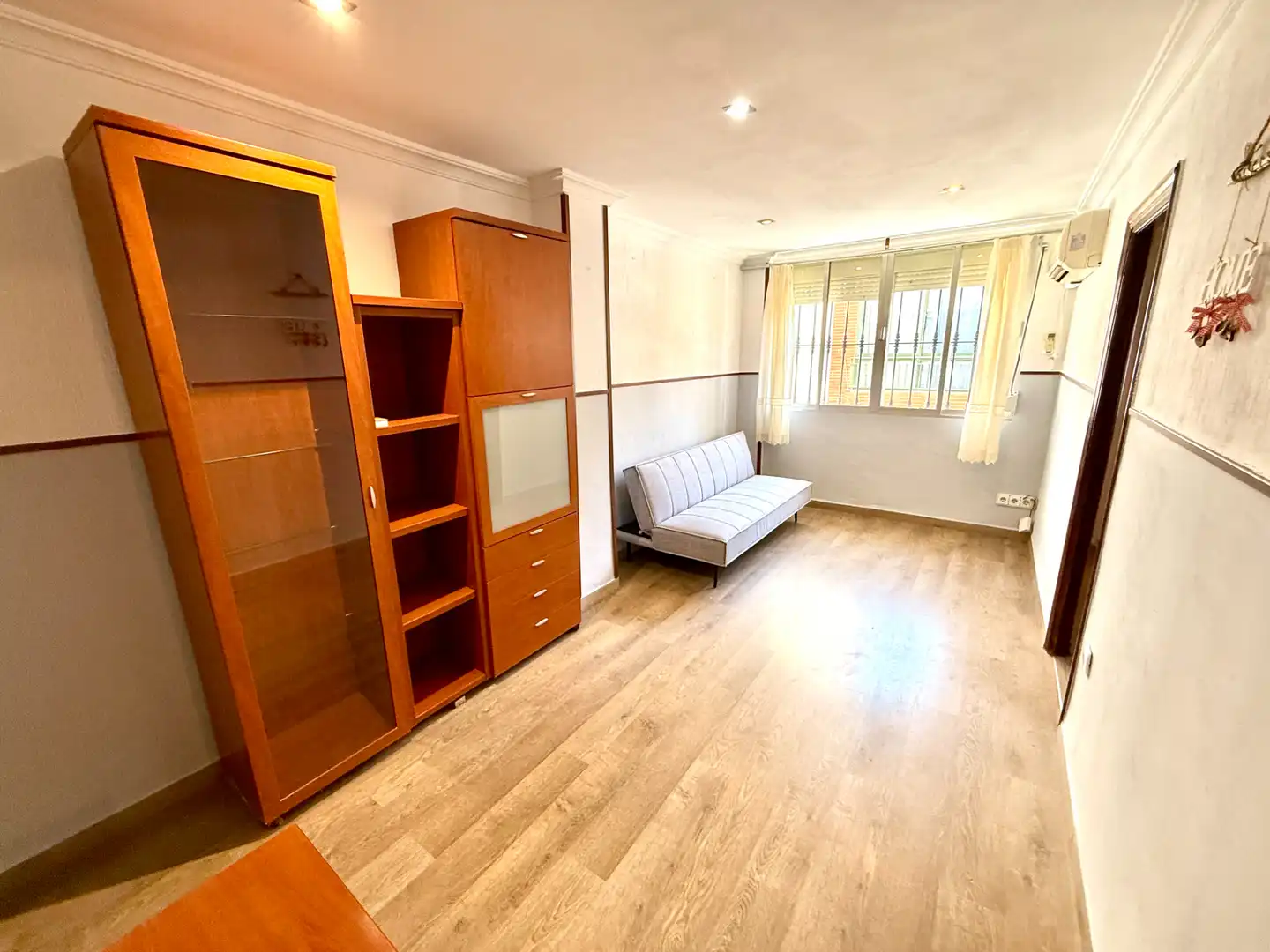 Schlafzimmer von Wohnung zum Verkauf in San Juan de Aznalfarache mit Klimaanlage und Ofen