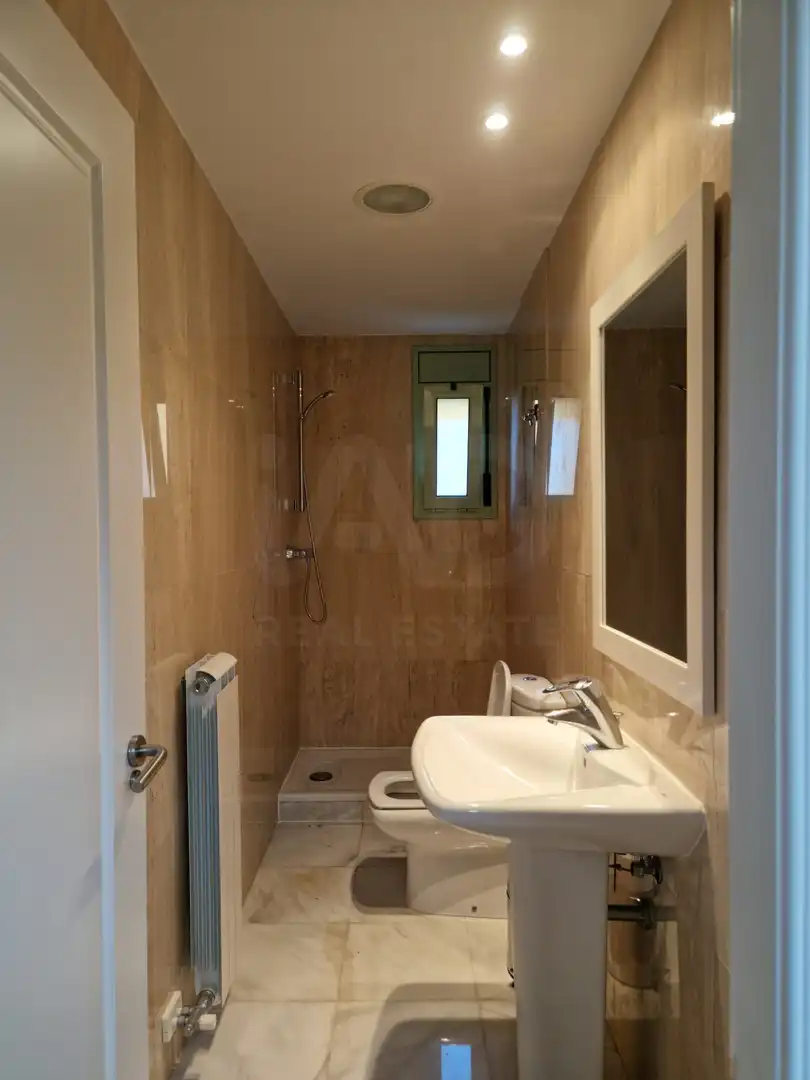 Casa aparellada amb piscina en venda a Begur pueblo, imagen 26