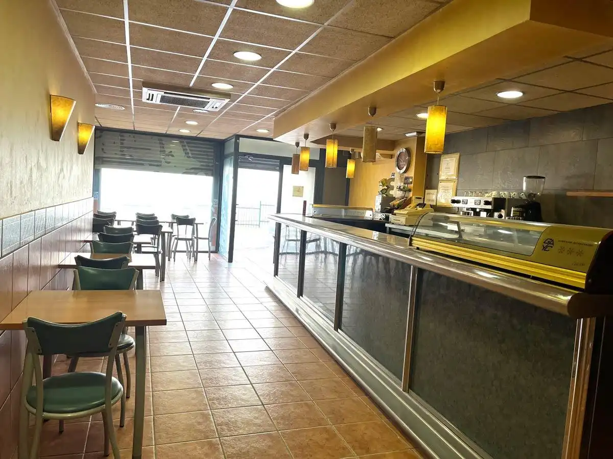 Local en venta en Santa Margarida de Montbui con Aire acondicionado y Amueblado