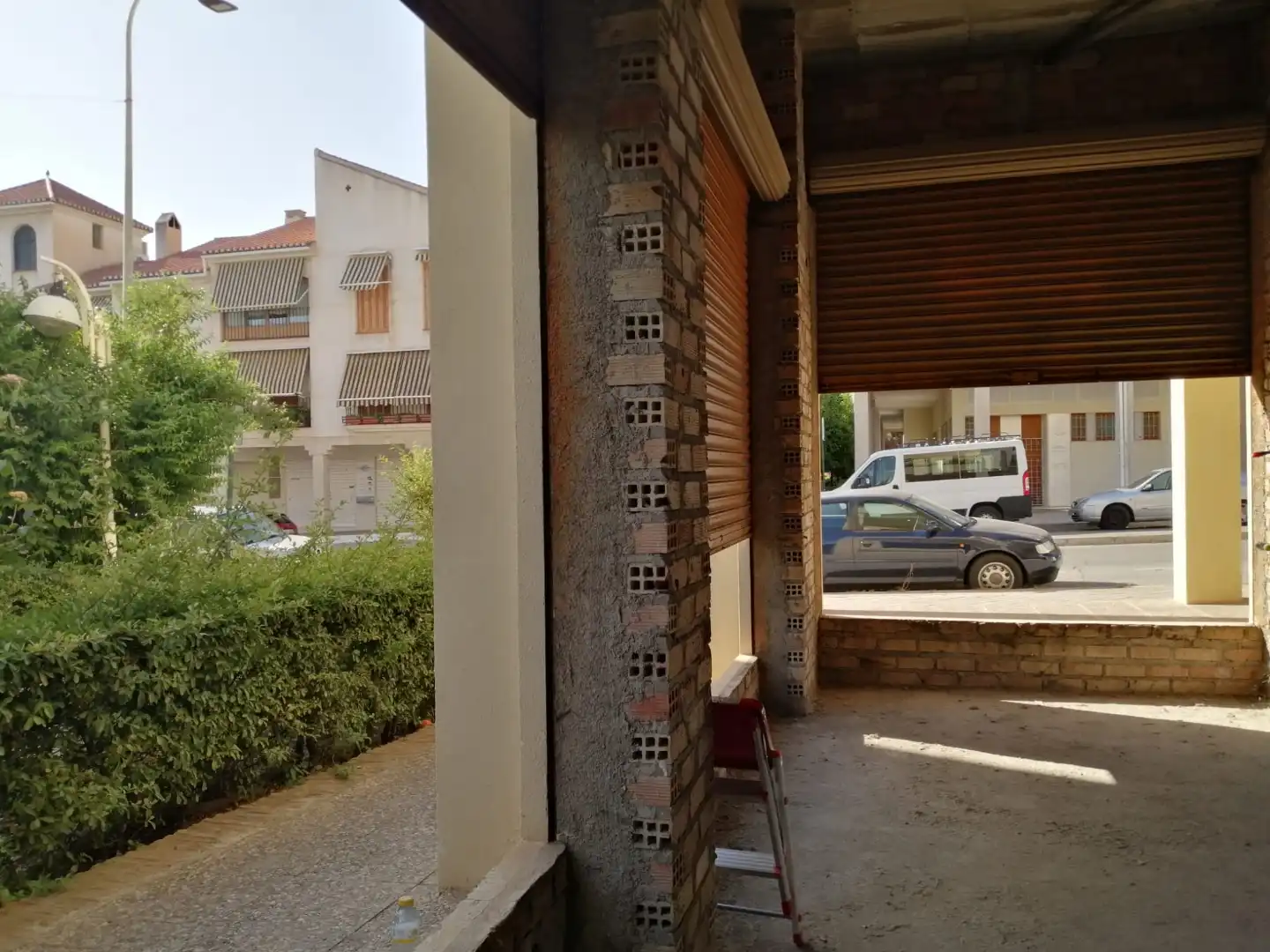 Vista exterior de Local en venta en Granada
