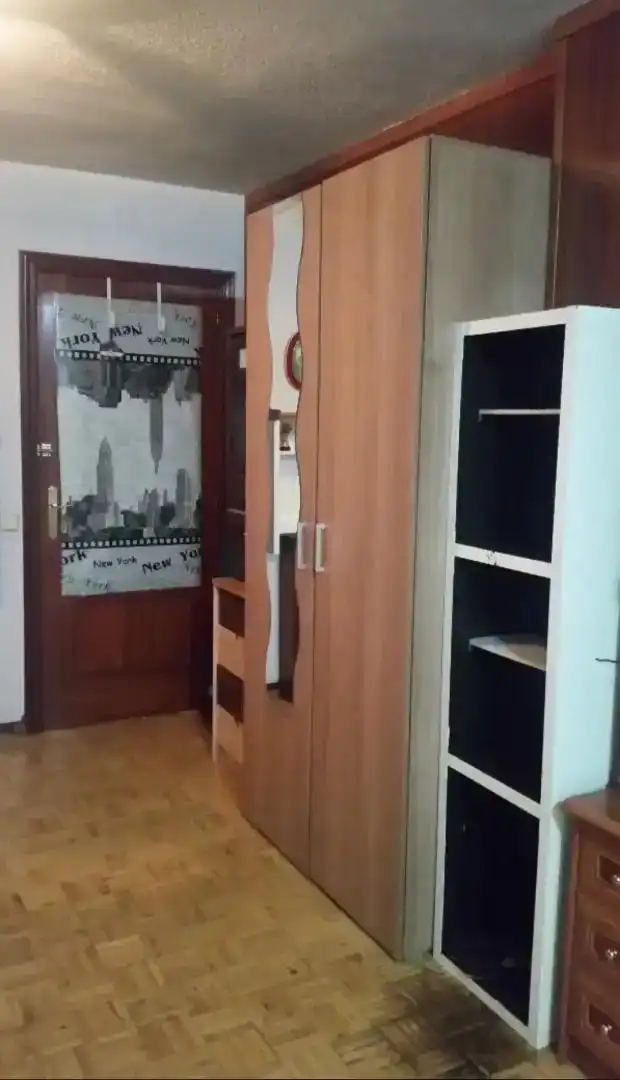 Dormitori de Estudi de lloguer en Madrid amb Parquet, Rentadora i Microones