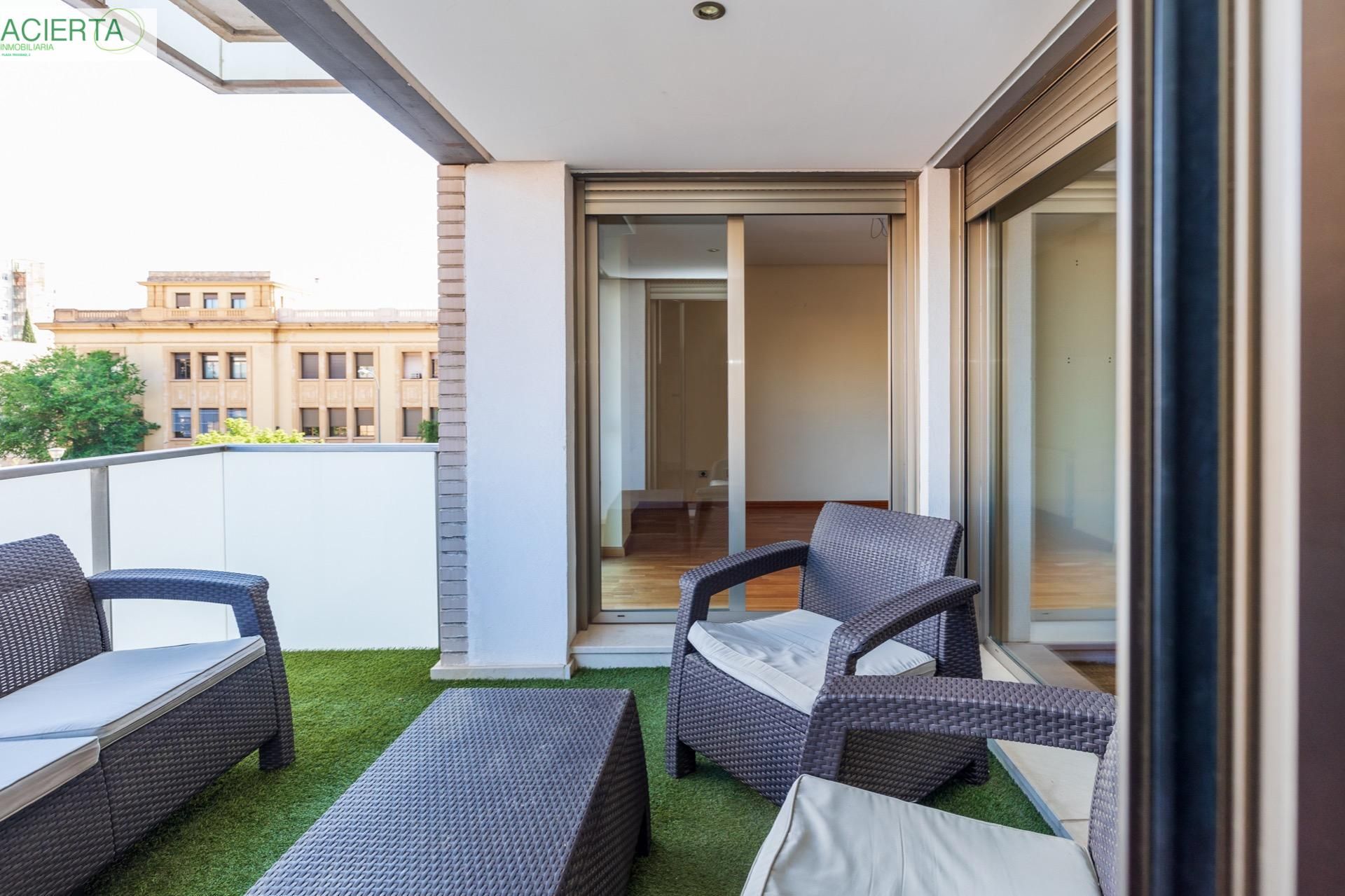 Terrassa de Pis en venda en  Granada Capital amb Aire condicionat, Calefacció i Parquet