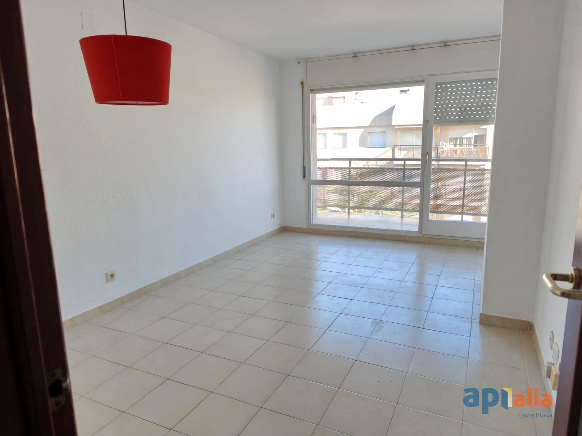 Sala d'estar de Apartament en venda en Palamós amb Calefacció i Balcó