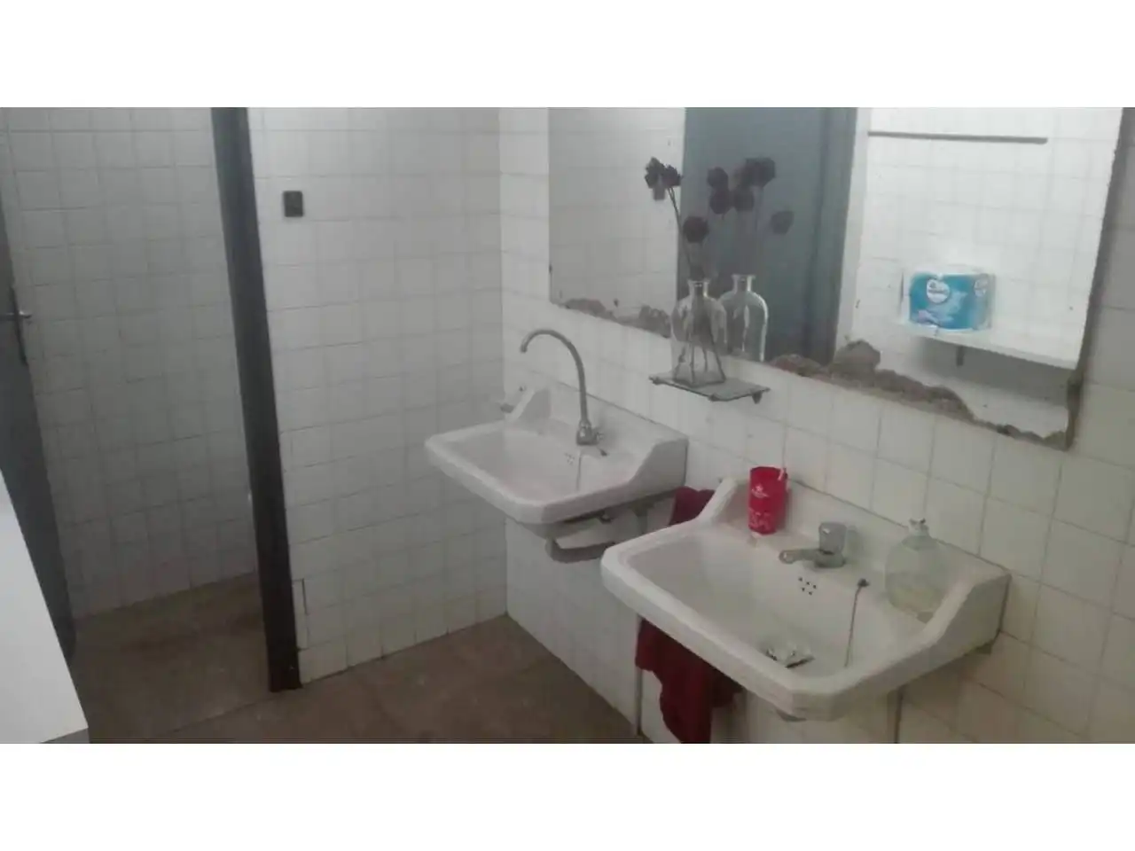 Badezimmer von Fabrikhallen zum Verkauf in Terrassa