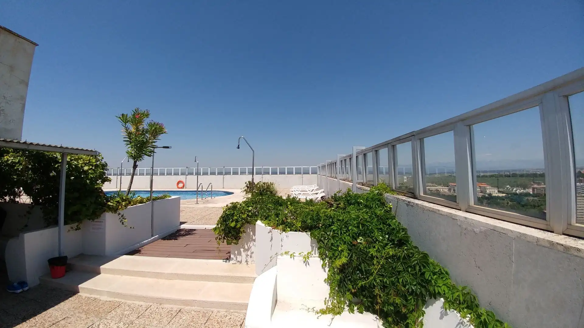 Piscina de Apartament de lloguer en Madrid amb Aire condicionat, Calefacció i Terrassa