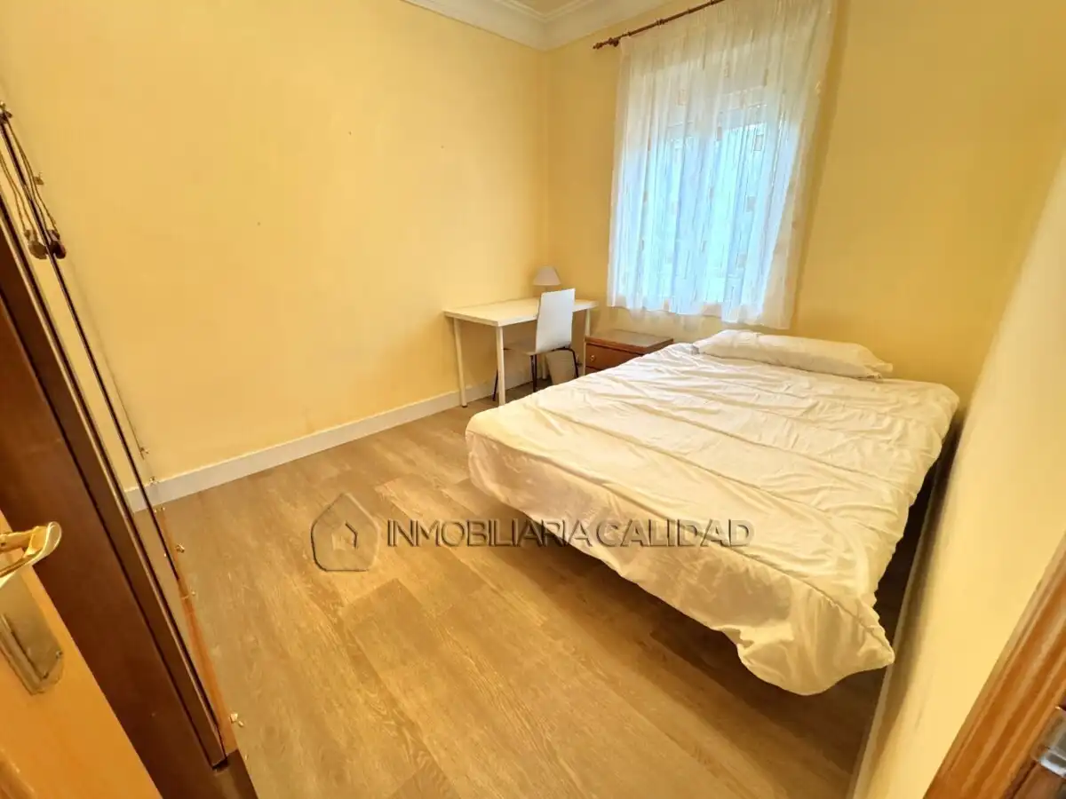 Schlafzimmer von Wohnung zur Miete in Burgos mit Heizung und Möbliert