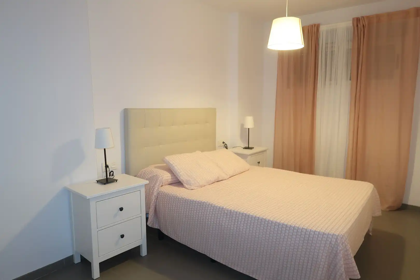 Dormitori de Apartament de lloguer en Almuñécar amb Terrassa, Moblat i Forn