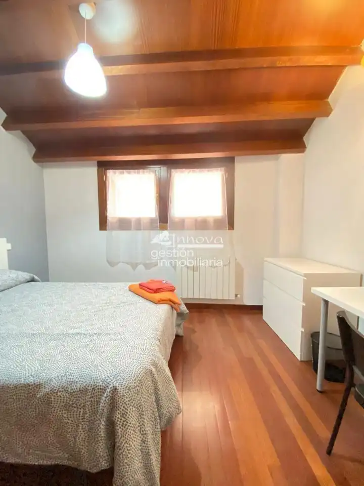 Habitación de Piso para compartir en Segovia con Calefacción, Terraza y Amueblado