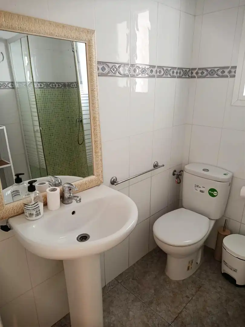 Baño de Piso en venta en Elche / Elx con Aire acondicionado, Calefacción y Amueblado