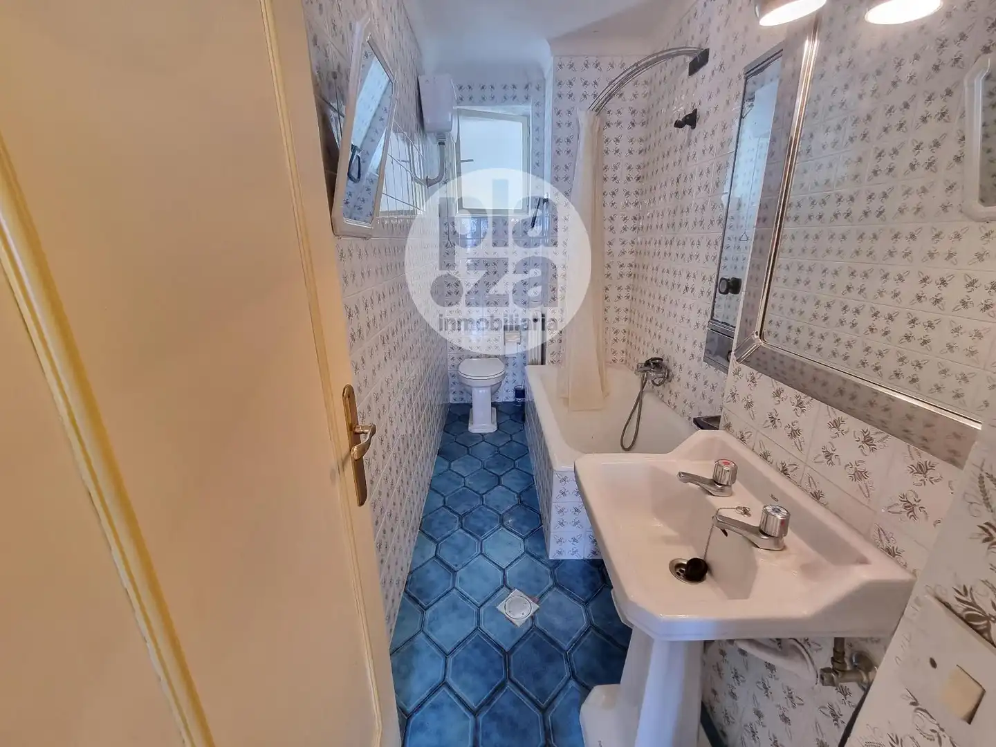 Badezimmer von Wohnung zum Verkauf in Burgos mit Heizung, Terrasse und Abstellraum