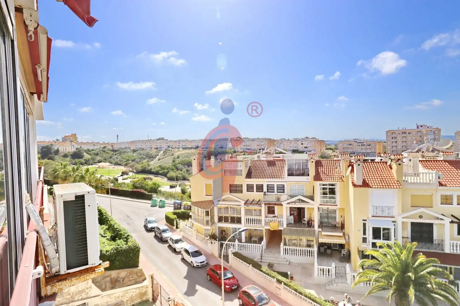 Vista exterior de Estudio en venta en Torrevieja con Terraza y Piscina comunitaria