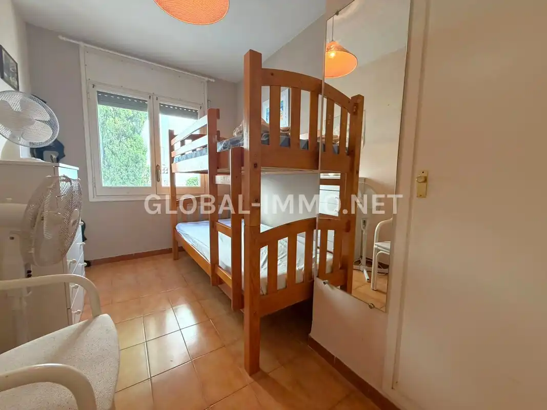 Dormitori de Apartament en venda en Roses amb Terrassa, Piscina i Moblat