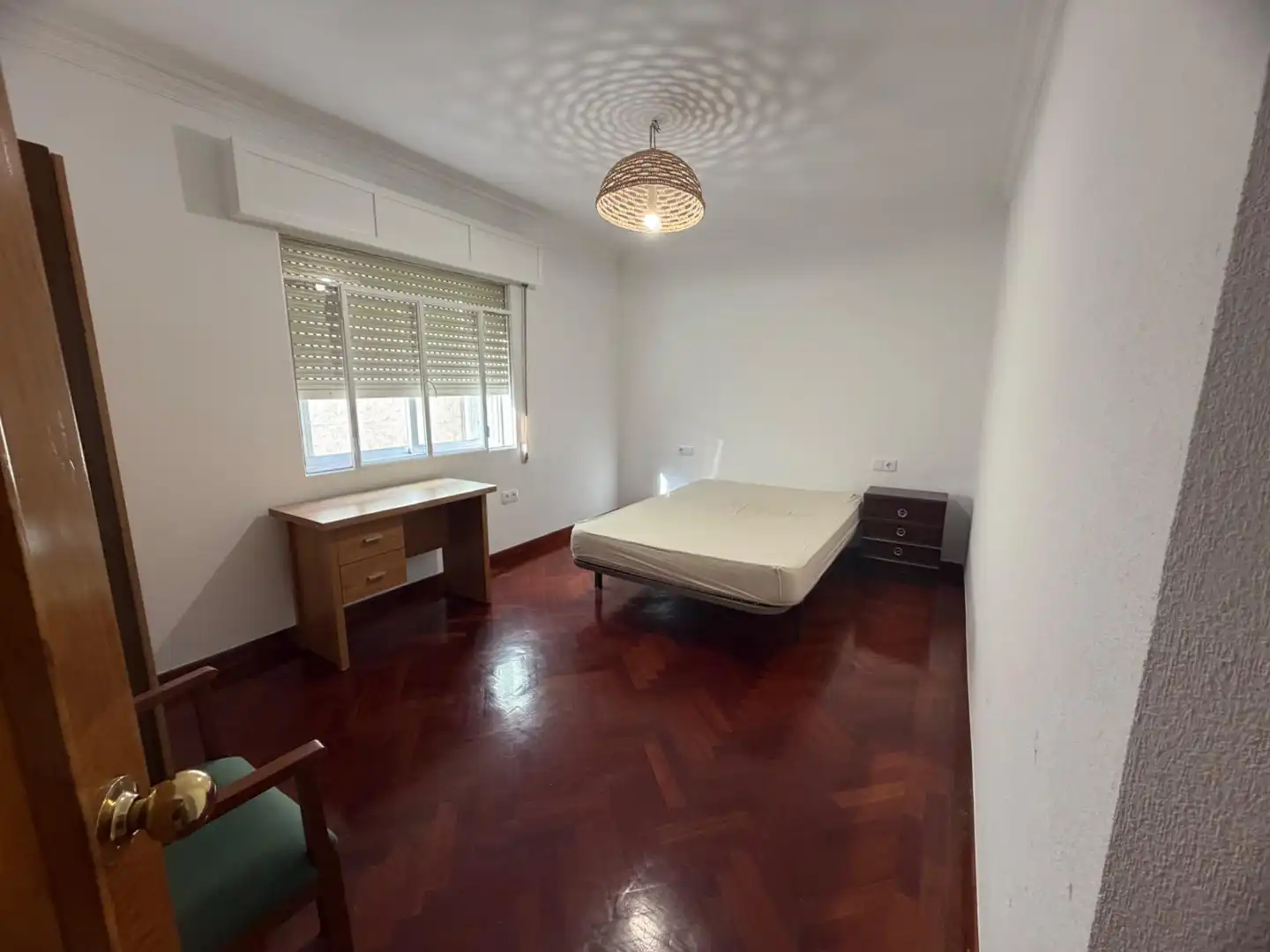 Habitación de Piso de alquiler en Ourense Capital  con Calefacción, Terraza y Amueblado