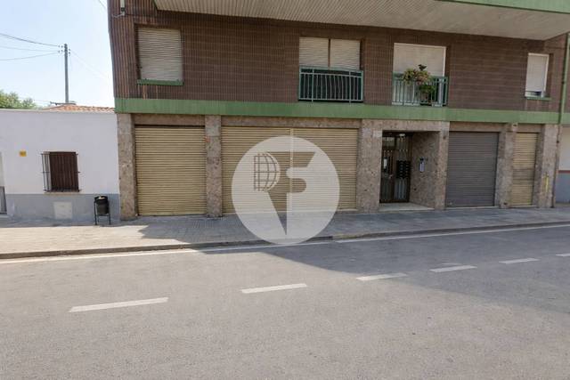 Local comercial en Venta en Montcada Centre - La Ribera