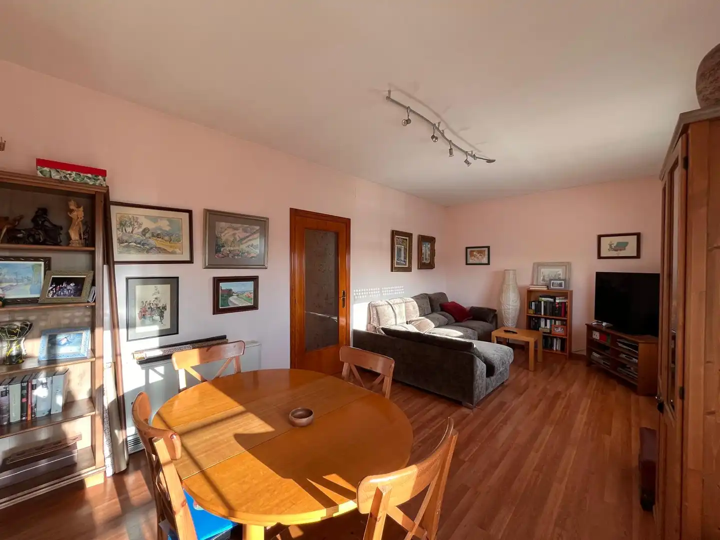 Sala de estar de Casa o chalet en venta en Vilanova i la Geltrú con Calefacción, Terraza y Piscina