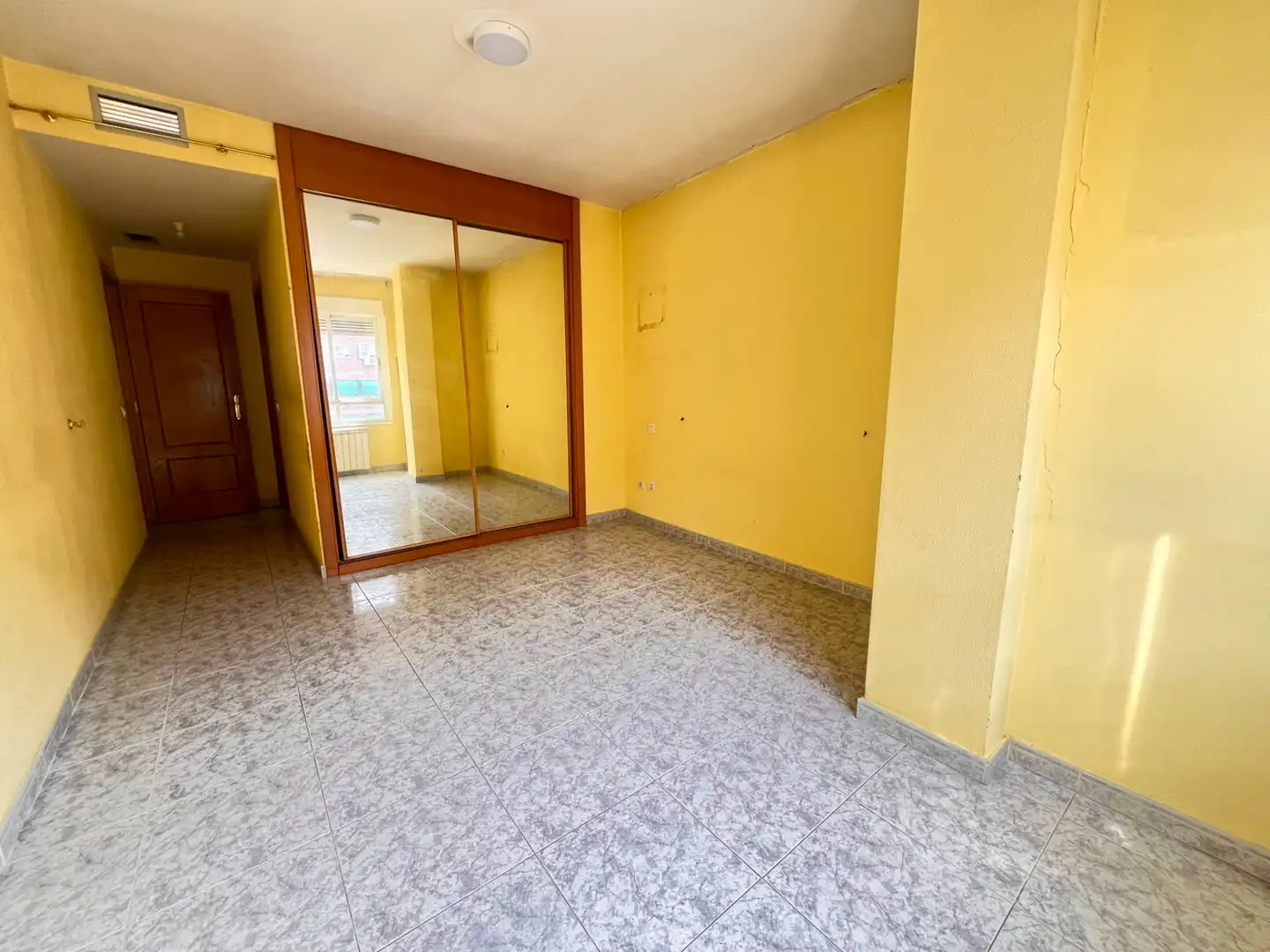 Bedroom of Flat for sale in Fuenlabrada  with Air Conditioner, Heating and Balcony