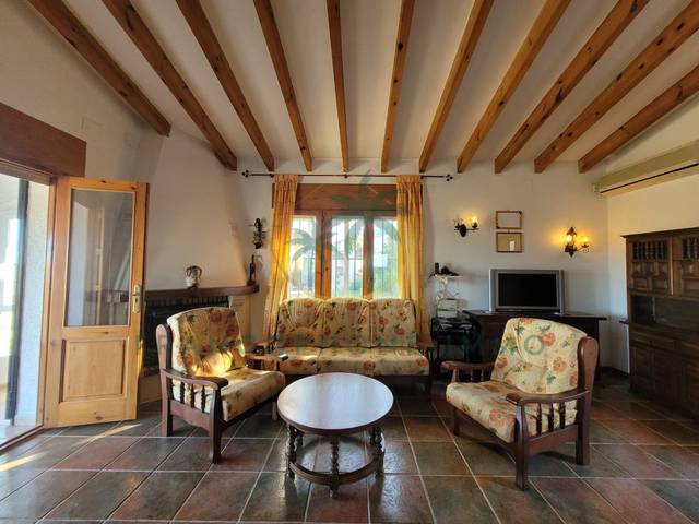 Casa-chalet en Venta en Avenida Pego en Pego