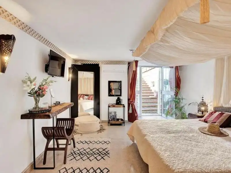 Dormitori de Casa o xalet de lloguer en Marbella amb Aire condicionat, Jardí privat i Terrassa