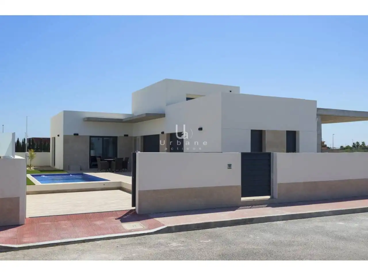 Chalet con piscina en venta en Calle Manuel de Falla, imagen 2