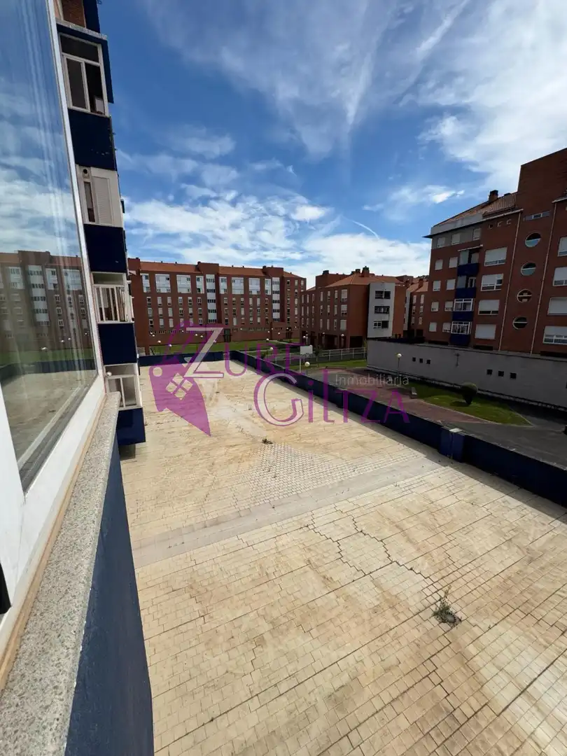 Terrassa de Pis en venda en Vitoria - Gasteiz amb Calefacció, Traster i Moblat