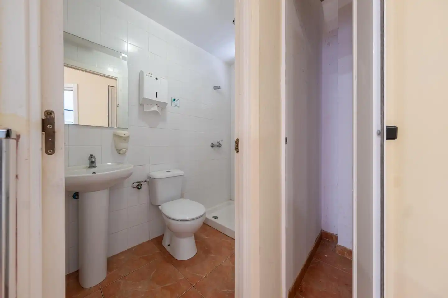 Bathroom of Commercial properties for sale in Santa María de Guía de Gran Canaria