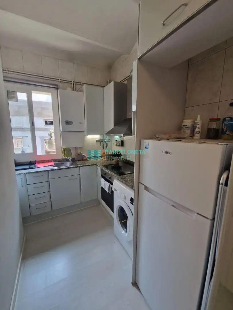 Cuina de Pis de lloguer en Barcelona amb Aire condicionat, Terrassa i Moblat