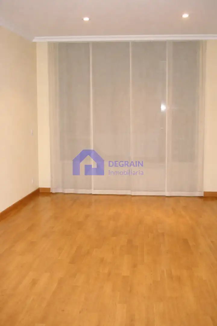 Habitación de Piso en venta en Oviedo  con Calefacción, Trastero y Balcón