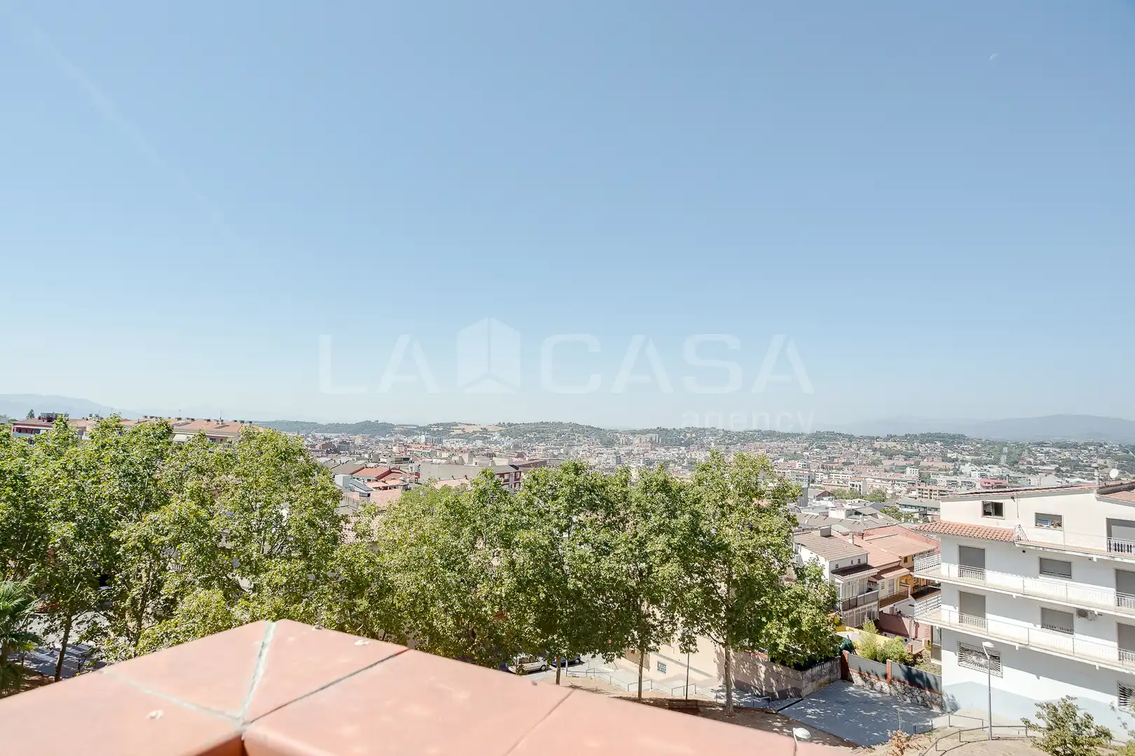 Terrasse von Einfamilien-Reihenhaus zum Verkauf in Les Franqueses del Vallès mit Klimaanlage, Heizung und Parkett
