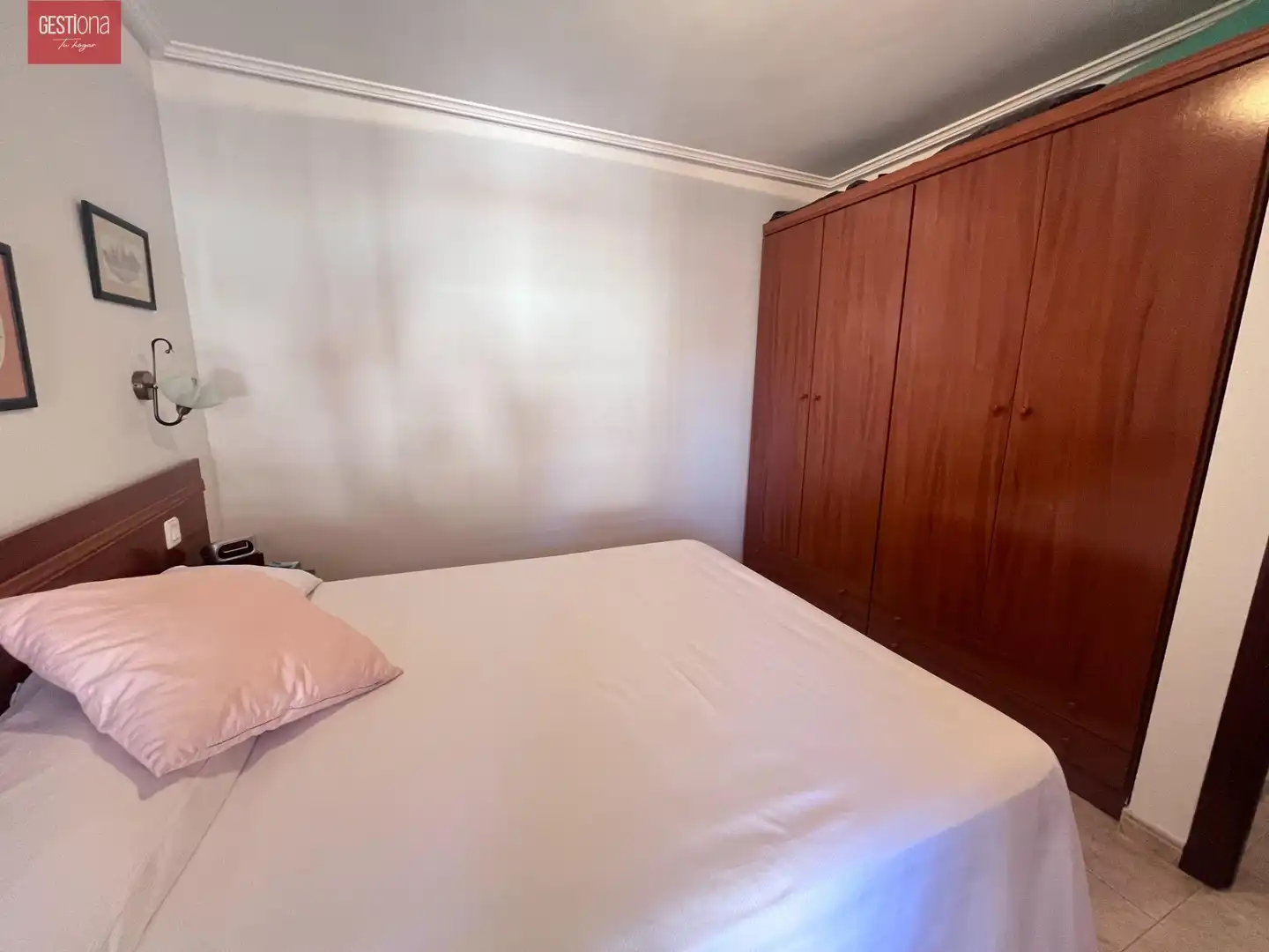 Schlafzimmer von Dachboden zum Verkauf in Noja mit Heizung, Terrasse und Möbliert