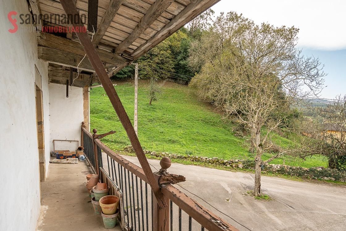 Vista exterior de Casa o xalet en venda en Puente Viesgo amb Jardí privat, Traster i Balcó