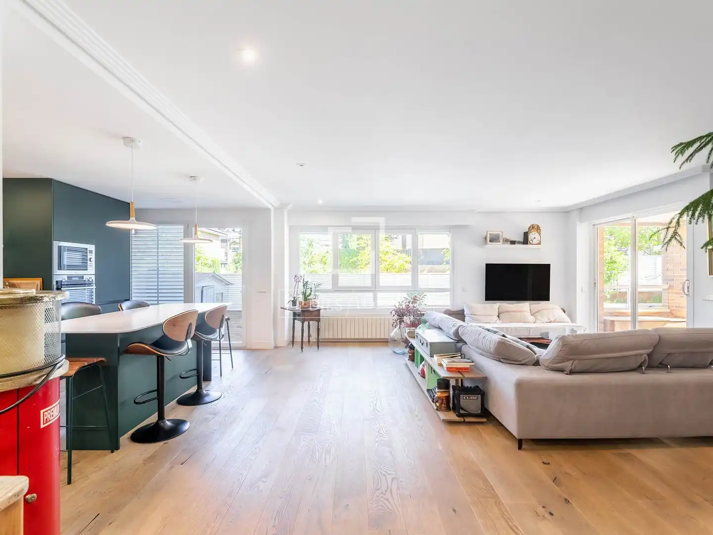 Living room of Flat for sale in Majadahonda  with Air Conditioner, Terrace and Swimming Pool