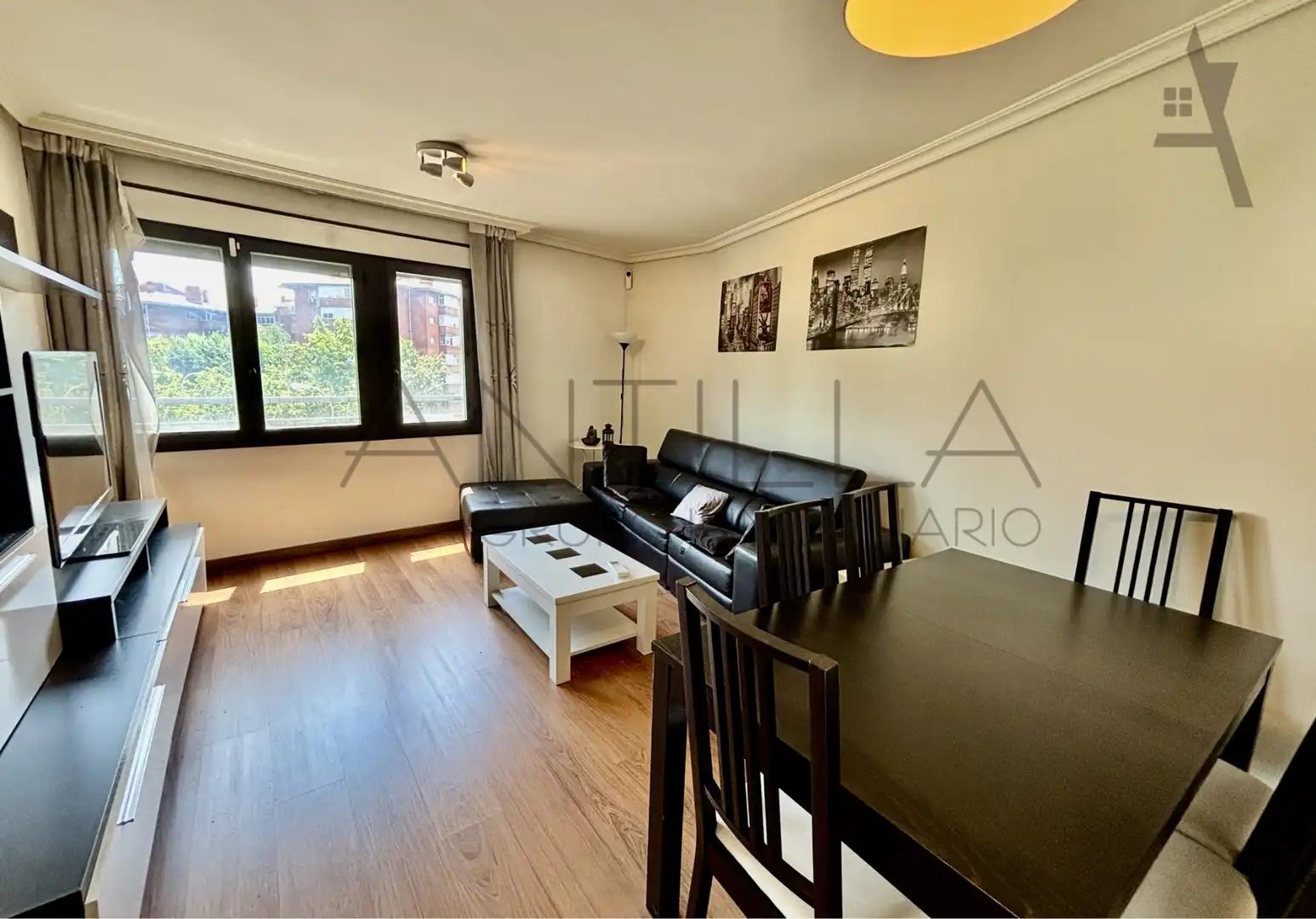 Living room of Flat for sale in Madrid  with Air Conditioner, Heating and Furnished