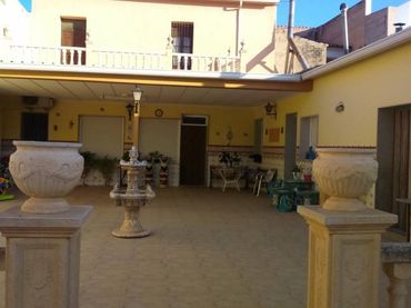 Maison rustique avec balcon à vendre à Novelda