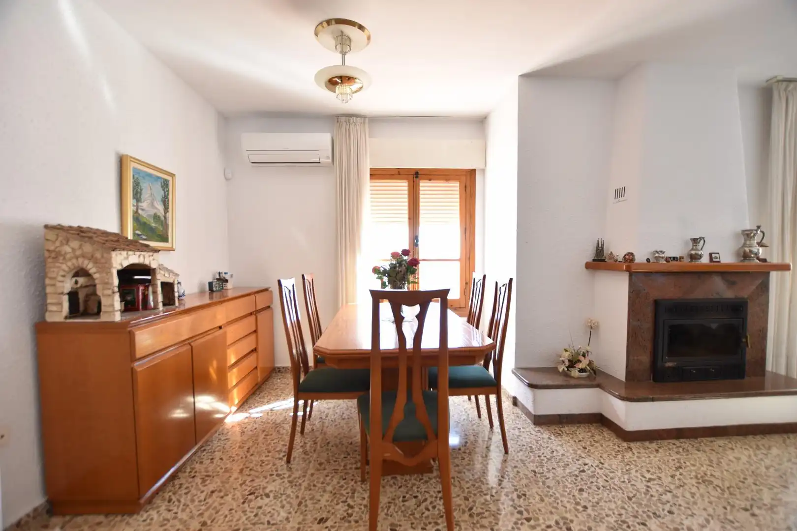 Menjador de Casa o xalet en venda en Alhaurín de la Torre amb Jardí privat, Terrassa i Piscina comunitària