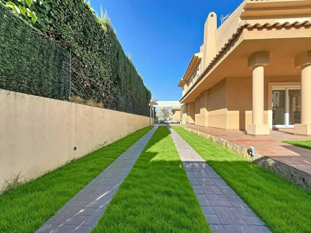 Vista exterior de Casa o chalet en venta en Benidorm con Calefacción, Jardín privado y Terraza