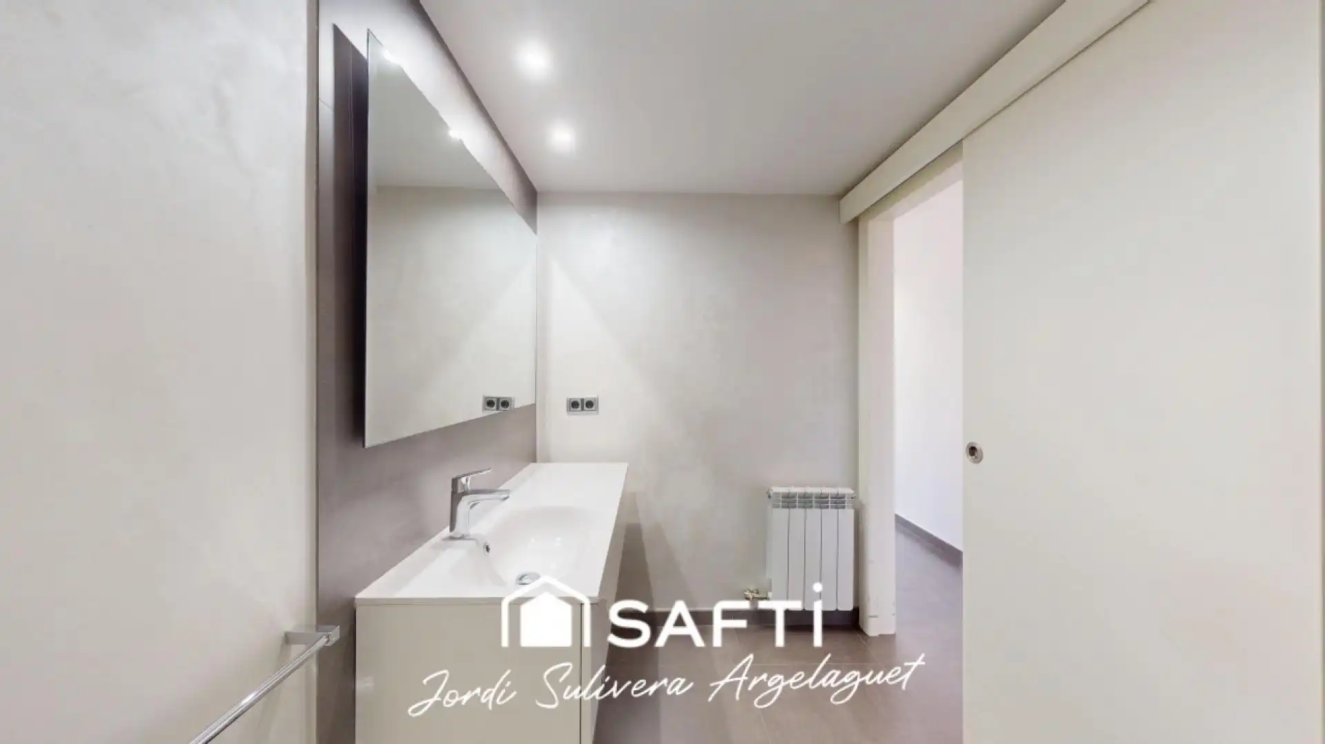 Baño de Piso en venta en Girona con Aire acondicionado, Calefacción y Terraza