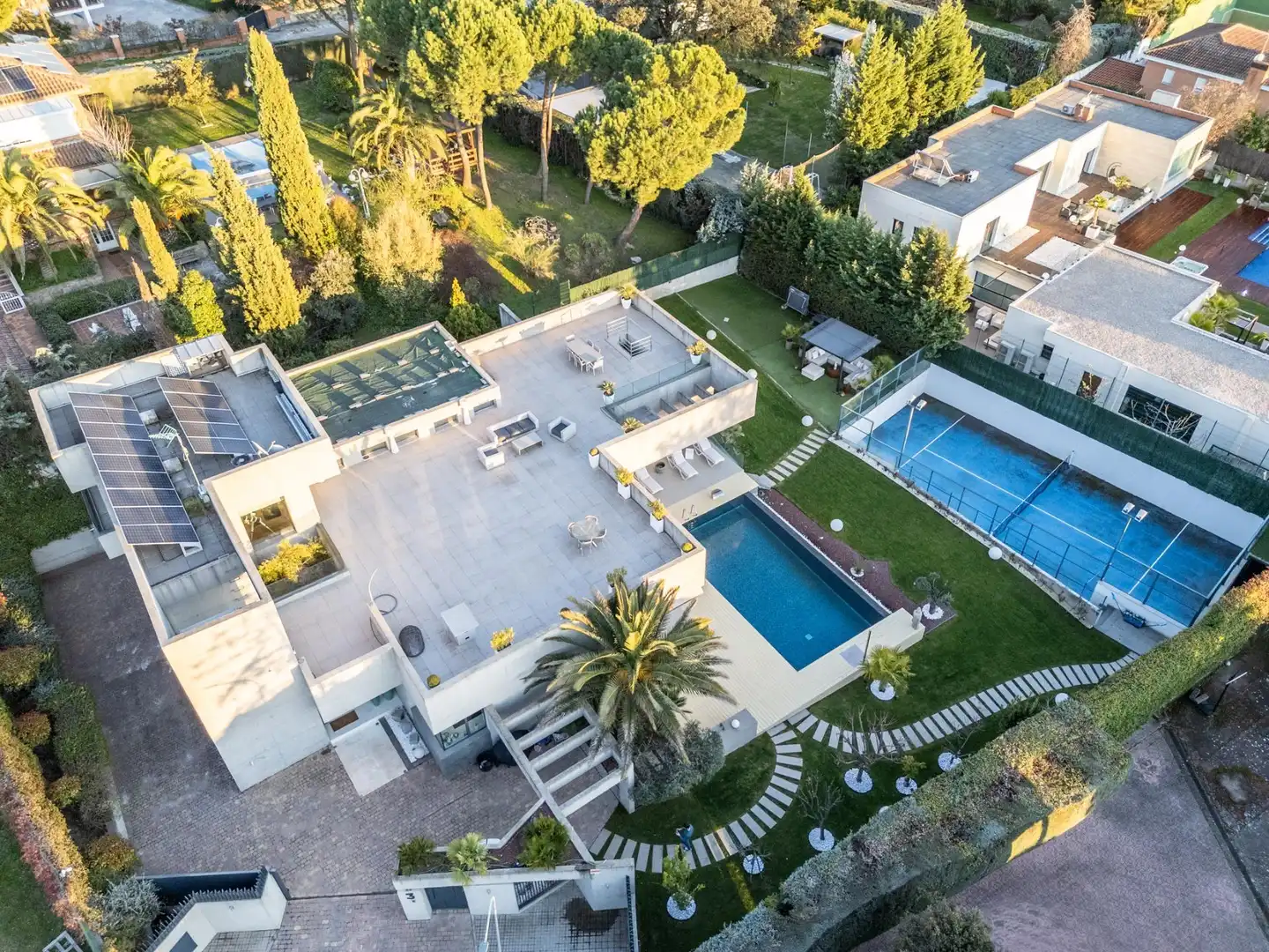 Vista exterior de Casa o xalet en venda en Villaviciosa de Odón amb Aire condicionat, Calefacció i Jardí privat