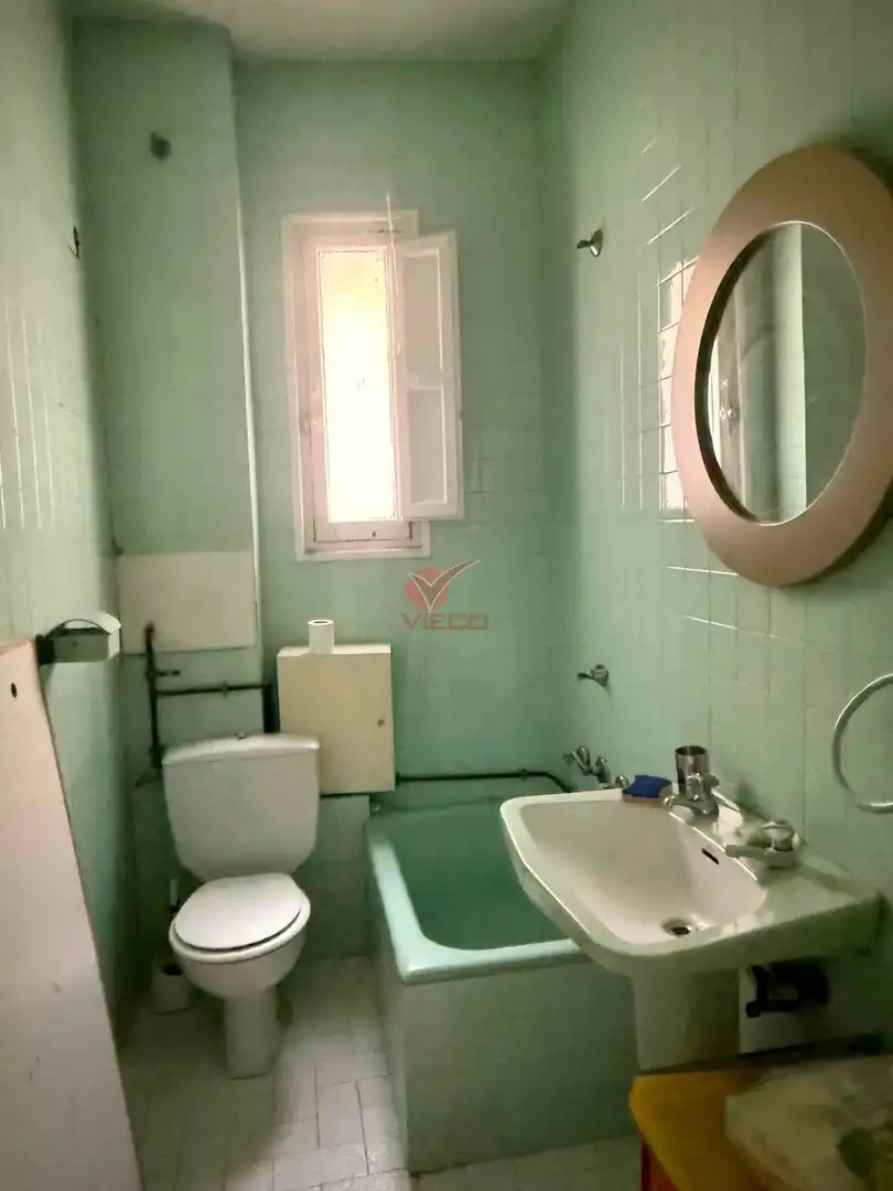 Bathroom of Flat for sale in Cuenca  with Air Conditioner, Heating and Storage room