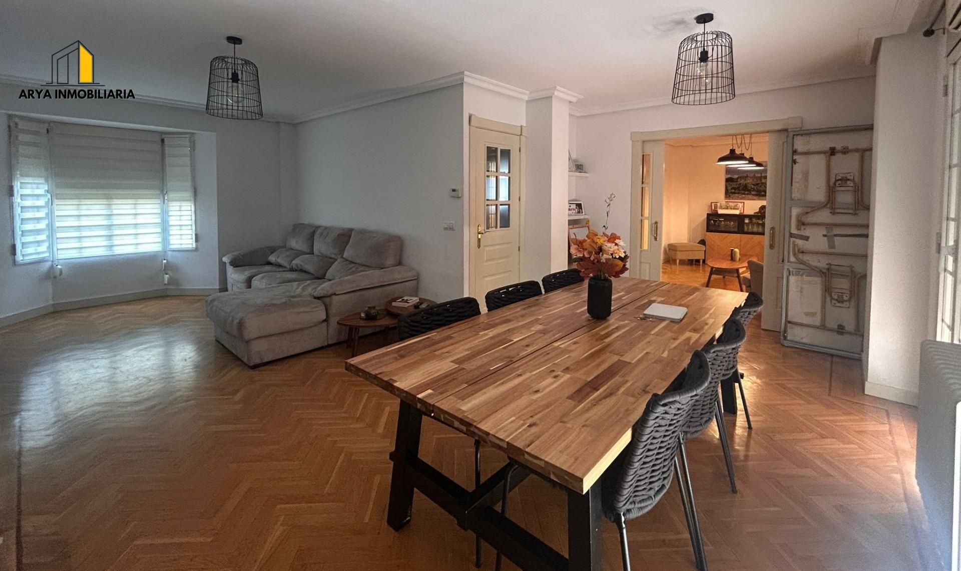 Dining room of Single-family semi-detached for sale in Torrejón de Ardoz  with Heating, Private garden and Parquet flooring