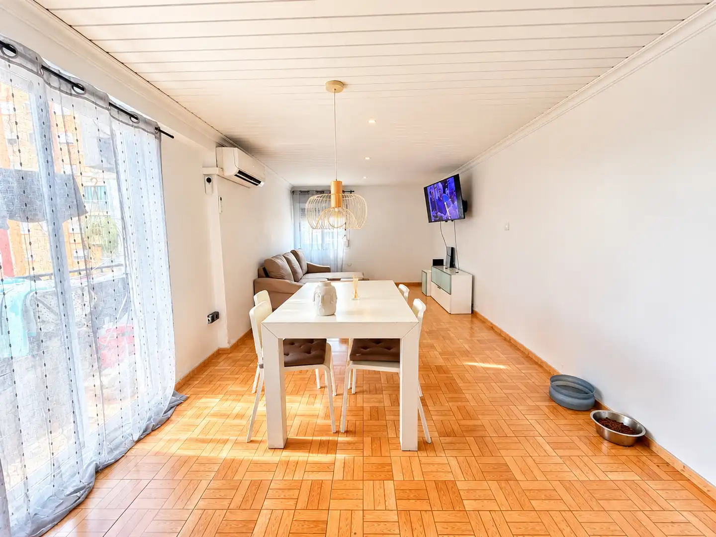 Flat with terrace for sale in Casc Urbà, imagen 5