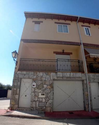 Casa adosada en Venta en C/ Lanchares en Sotillo de la Adrada