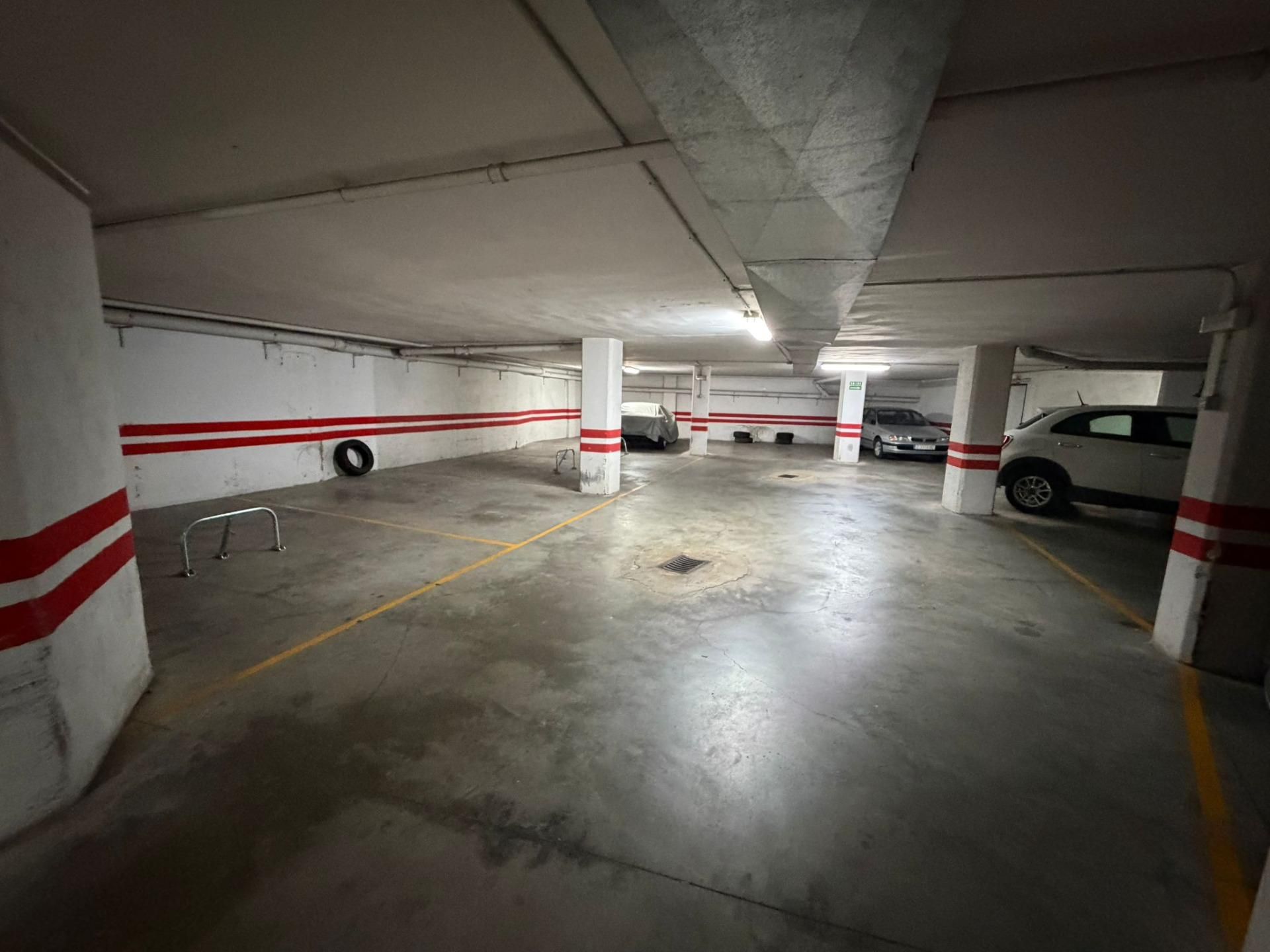 Aparcament de Pis de lloguer en Salamanca Capital amb Calefacció, Terrassa i Moblat