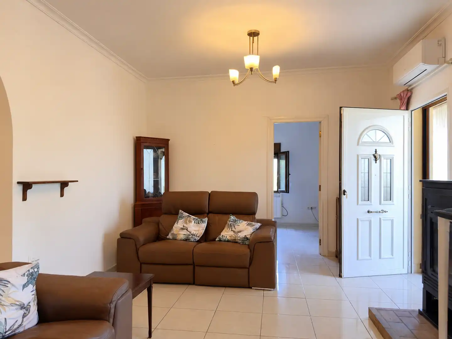 Living room of Houses for sale in Ontinyent  with Air Conditioner, Heating and Storage room